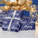 Papel De Regalo Feliz guión elegante azul y blanco de la marina de<br><div class="desc">Feliz Hanukkah azul marino y blanco elegante patrón de escritura regalo Papel de ajuste. Patrón de tipografía de escritura blanca sobre el color de fondo azul marino.</div>