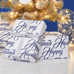Papel De Regalo Feliz guión elegante en blanco y azul marino de Ha<br><div class="desc">Feliz Hanukkah azul marino y blanco Festividad Judía regalo de guión elegante Wrapping Paper. Patrón de tipografía de guion azul marino oscuro en color de fondo blanco.</div>