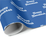 Papel De Regalo Feliz regalo lindo de la festividad judía blanca y<br><div class="desc">Feliz Hanukkah azul y blanco lindo patrón de tipografía festividad judía lindo regalo Papel de envolver. Patrón de texto blanco sobre fondo azul.</div>