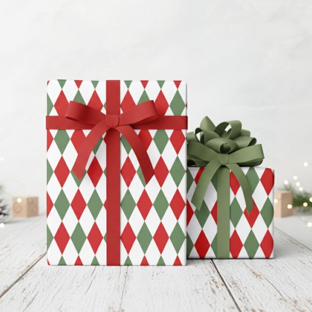 Papel De Regalo Festive Red and Green Argyle Diamonds Xmas (Festive Red and Green Argyle Pattern Xmas Wrapping Paper. Elegant Traditional Red and Green Diamonds)