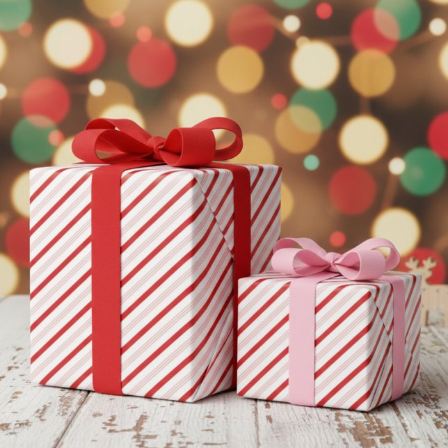 Papel De Regalo Festive Red and Pink Christmas Candy Cane Stripes (Modern Christmas Red and Pink Candy Cane Stripes Pattern Wrapping Paper for Kids. Chic Cute Stripes)