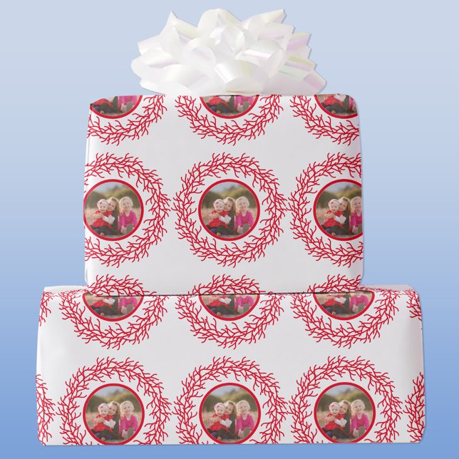 Papel De Regalo Festividad Escandinava Wreath Festividad Roja y Bl (Scandinavian wreath personalized photo red and white Christmas or Holiday gift wrapping paper roll)