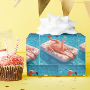Papel De Regalo Flamenco con un cóctel en una piscina