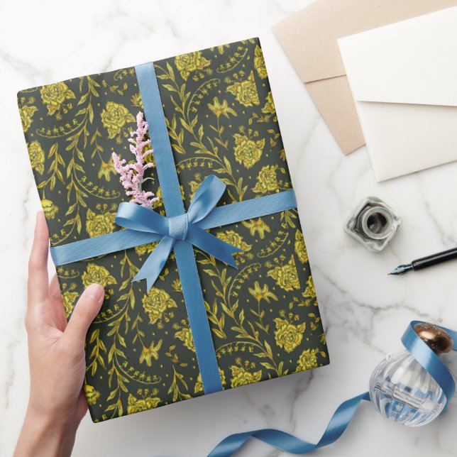 Papel de regalo floral negro y dorado (Regalar)