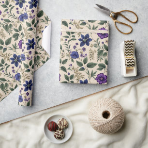 Papel De Regalo Flores azules y púrpuras con follaje marfil y verd