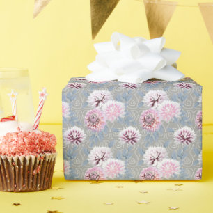 Papel De Regalo Flores blancas, rosadas sobre gris.
