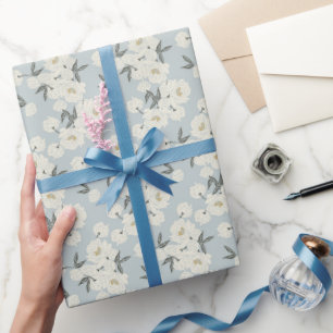 Papel De Regalo Flores de Peonía de Crema sobre Fondo Azul Claro