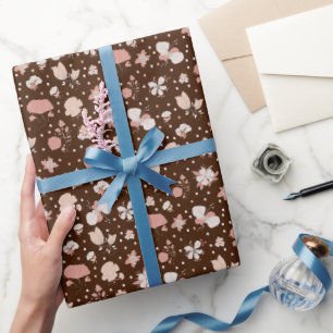 Papel De Regalo Flores Dibujadas sobre Marrón Oscuro