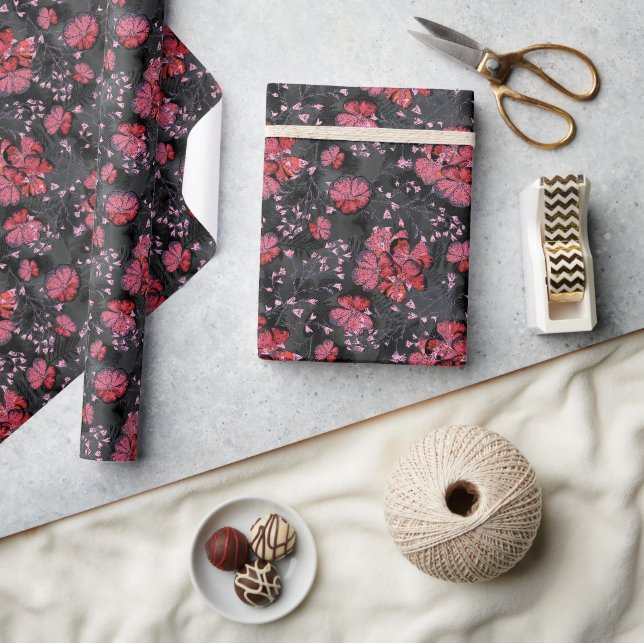 Papel De Regalo Flores rojas en un fondo negro-gris. (Artesanía)