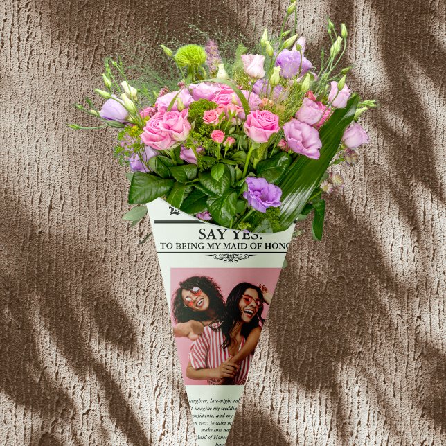 Papel De Regalo Flower Wrong, foto de una empleada de honor (Newspaper Flower Wrap Photo Maid of Honor Wrapping Paper)