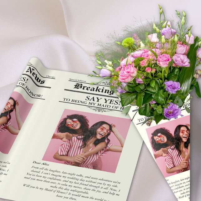 Papel De Regalo Flower Wrong, foto de una empleada de honor (Newspaper Flower Wrap Photo Maid of Honor Wrapping Paper)