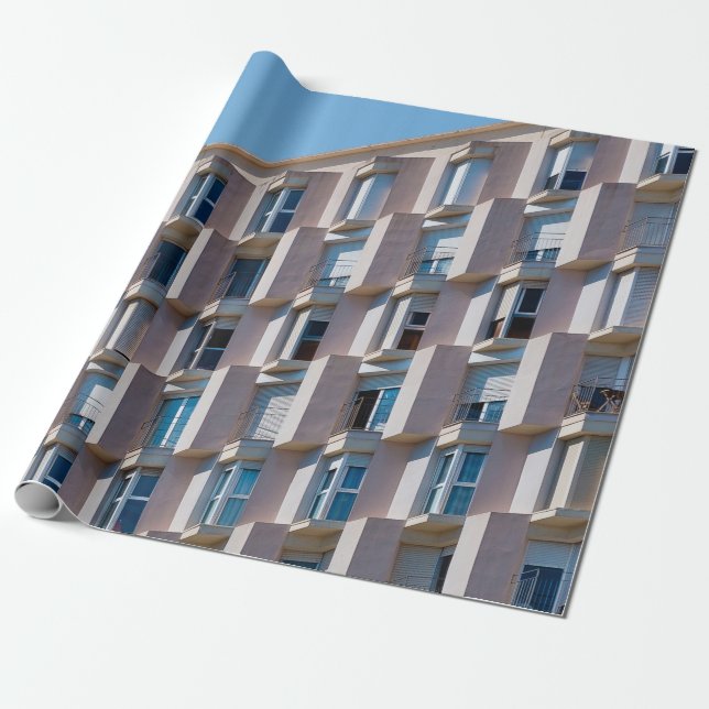 PAPEL DE REGALO FOTO DE BAJO ÁNGULO DEL EDIFICIO DE CONCRETO GRIS (Desenrollado)