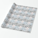 Papel De Regalo Foto negra del aniversario de boda del remolino<br><div class="desc">Este papel de envoltorio para regalos del aniversario de boda de diamante ofrece un modelo negro del damasco del remolino como el fondo, una raya ondulada azul clara a través del centro y un marco adaptable oval de la foto. El texto adaptable permite que usted añada los nombres de los...</div>