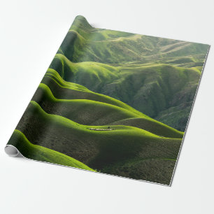 PAPEL DE REGALO FOTOGRAFÍA DE BIRD'S EYE VIEW DE MONTAÑAS VERDES