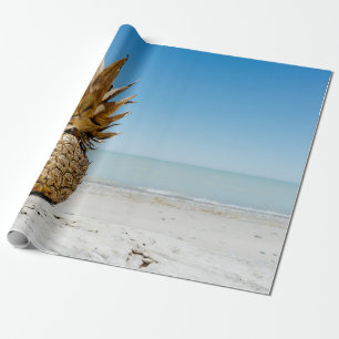 Papel De Regalo Fruto de piña marrón en la orilla del mar