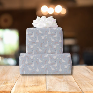 Papel De Regalo Gansos lindos y patrón de huellas en azul pastel