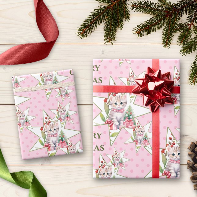 Papel De Regalo Gato de Navidades rosados de Feliz Navidad (Cute cat wrapping paper featuring a watercolor cat in Christmas star pattern on pink with polka dots)