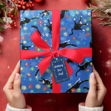 Gato gracioso enredado en luces Navidades