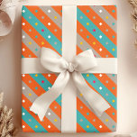Papel De Regalo Geométrico de banda de confetti<br><div class="desc">Añade un brote de diversión geométrica a tu regalo con este papel de envoltura vibrante. Las audaces rayas naranjas y azules bailan junto a los juegos de confeti en tonos grises,  creando un ambiente festivo. Perfecto para cumpleaños,  graduaciones o cualquier ocasión que valga la pena celebrar.</div>