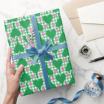 Papel De Regalo Gingham Pickleball, Boda Rosa y Verde Preppy<br><div class="desc">Este lindo envolvimiento de regalo es perfecto para envolver regalos para bodas,  duchas y más jugadores de pickleball de honor. El papel de envoltura contiene ilustraciones de palas de pickleball en forma de corazón verde y bolas de pickleball rosas contra un fondo de gingham verde y blanco.</div>