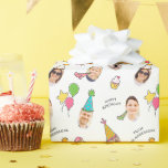 Papel De Regalo Gorras de cumpleaños modernos y graciosos<br><div class="desc">Este diseño sencillo y moderno se compone de una tipografía lúdica con pasteles de cumpleaños,  globos y gorras. Añade fotos de tu familia.</div>