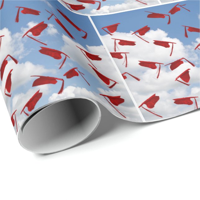 Papel De Regalo Gorras de graduaciones rojas en el cielo (Esquina del rollo)