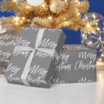 Papel De Regalo Gray Merry Christmas Calligraphy<br><div class="desc">Este elegante papel de envoltura incluye las palabras "Feliz Navidad" en un fondo gris con un tipo de broche.</div>