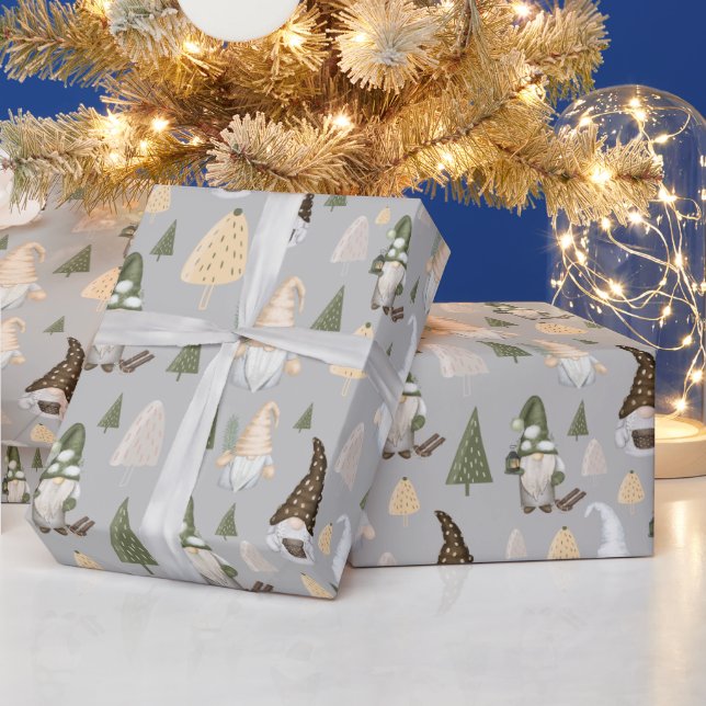 Papel de regalo gris de invierno Gnomo de Navidad (Vacaciones)