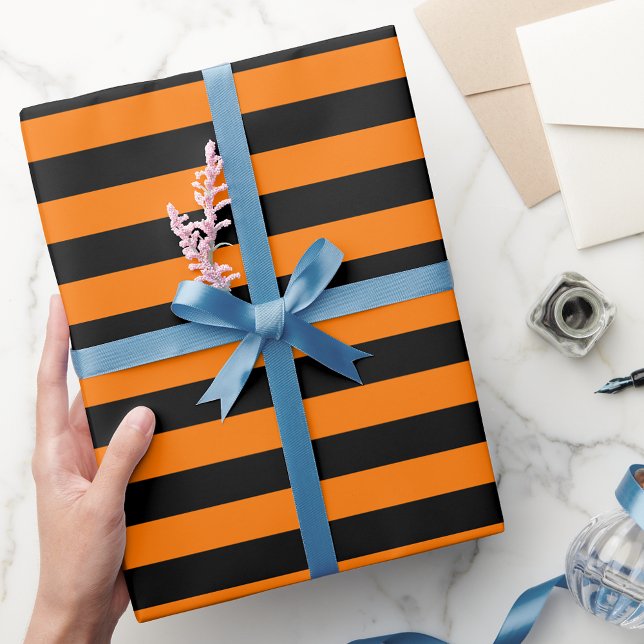 Papel De Regalo Halloween moderno Naranja negro Personalizado de c (Modern Halloween Black Orange Birthday Custom Text Wrapping Paper)