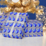 Papel De Regalo Hanukkah Dreidels Blue Pattern Personaliza esto<br><div class="desc">Dancing Dreidels en azul forma un alegre patrón en este papel de envoltura Hanukkah perfecto para niños o adultos. Desenvolver ocho noches de la diversión de Chanukah con colores llamativos de azul, blanco y plata con dos espacios para su propio texto, que también puede ser borrado para la envoltura de...</div>