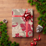 Papel De Regalo Hermoso Damascado Rojo y Bronceado<br><div class="desc">Hermoso patrón de damasco rojo y bronceado para todas las ocasiones. Simplemente hermoso.</div>