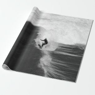 PAPEL DE REGALO HOMBRE SOBREVIVIENDO EN GRANDES ONDAS
