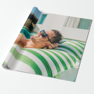 Papel De Regalo Hombre usando gafas de sol negras