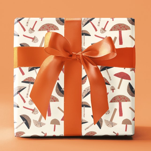 Papel De Regalo Hongos de inspiración retro inspirados en el arte  (This mushroom gift wrap features hand-illustrated fungi in earthy shades of brown and orange.)