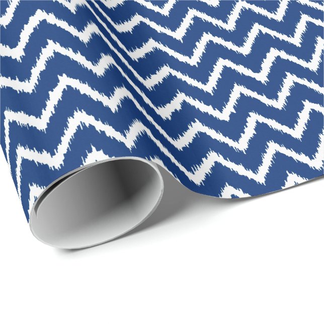 Papel De Regalo Ikat Chevrons - Blanco y azul de la marina (Esquina del rollo)
