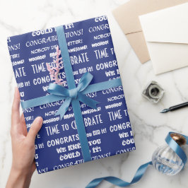 Papel De Regalo La tipografía blanca felicita por el azul