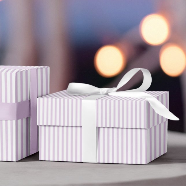 Papel De Regalo Lavanda elegante y franjas finas blancas (Elegant Striped Wrapping in Lavender & White. Chic & Timeless. For All Occasions and  All Ages.)
