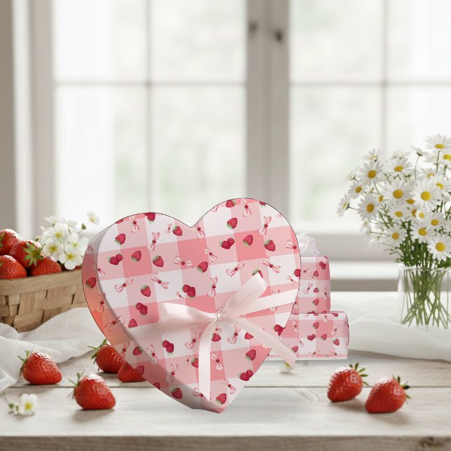 Papel De Regalo Lazos de Gingham Rojo para el Primer Cumpleaños de (Berry First Birthday Red Gingham Bows Wrapping Paper)