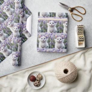Papel De Regalo Lilac Laurel sobre un gatito blanco