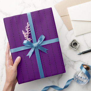 Papel De Regalo Líneas discontinuas sobre morado oscuro