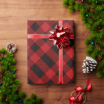 Papel De Regalo Lumberjack navideño rojo búfalo revestido de navid<br><div class="desc">Presentamos el "Rustic Xmas Holiday Lumberjack Red Buffalo Plaid Paper", la elección perfecta para añadir un toque acogedor y festivo a sus regalos. Este papel de envoltura presenta un patrón clásico de manteca de búfalo roja, que evoca el calor y el encanto de una cabaña rústica durante las vacaciones. Fabricado...</div>
