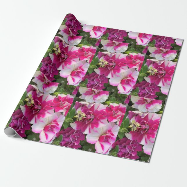 Papel De Regalo Magenta y petunias blancas (Desenrollado)