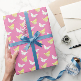 Papel De Regalo Mariposas amarillas blancas y claras volando rosa