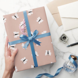 Papel De Regalo Mariposas blancas elegantes y cortas sobre rosa
