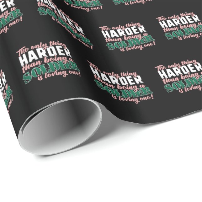 Papel De Regalo Más que amar a un soldado - cónyuge militar (Esquina del rollo)