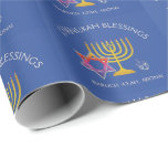 Papel De Regalo Menorah Dreidel | BARUCH ATAH ADONAI | Hanukkah<br><div class="desc">Elegante y elegante CHANUKAH BENDICIÓN Papel de envolvimiento. El diseño muestra un MENORAH de color dorado con ESTRELLA multicolor DE DAVID y DREIDEL gris plateado. En la parte superior hay un texto curvo que dice BENDICIONES DE CHANUKAH y debajo del texto dice BARUCH ATAH, ADONAI (Bendito eres tú, Dios). El...</div>