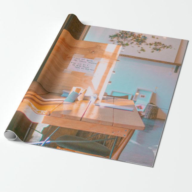 PAPEL DE REGALO MESA DE MADERA MARRÓN CON IMPRESORA BLANCA (Desenrollado)