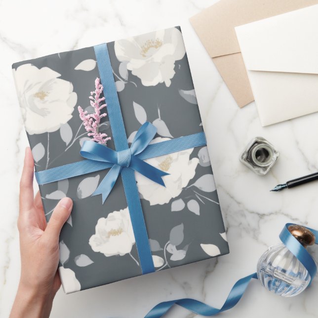 Papel De Regalo Minimal Soft Grey Rose White Floral Pattern (Regalar)