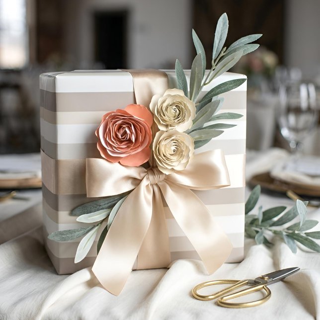 Papel De Regalo Moderna Linear | Alabastro y Hueso (Lifestyle Shot)
