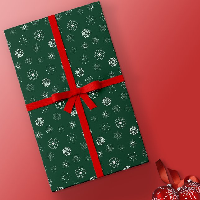 Papel De Regalo Modernos Navidades elegantes de copos de nieve ver (Green & Snowflakes Wrapping Paper)